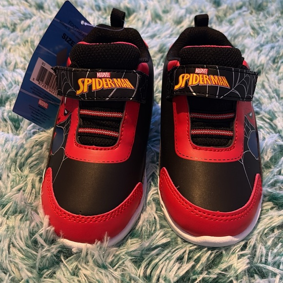 Marvel - Picture 2 of 7